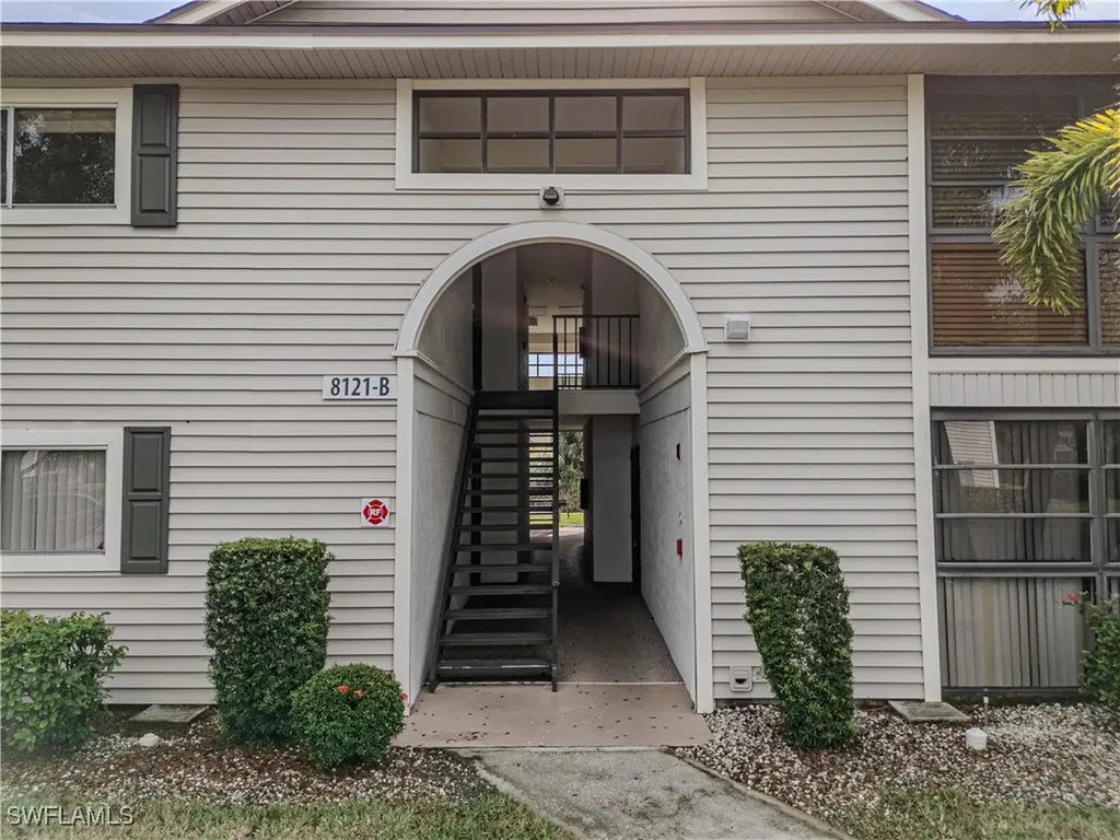 8121 S Woods Circle Fort Myers FL 33919
