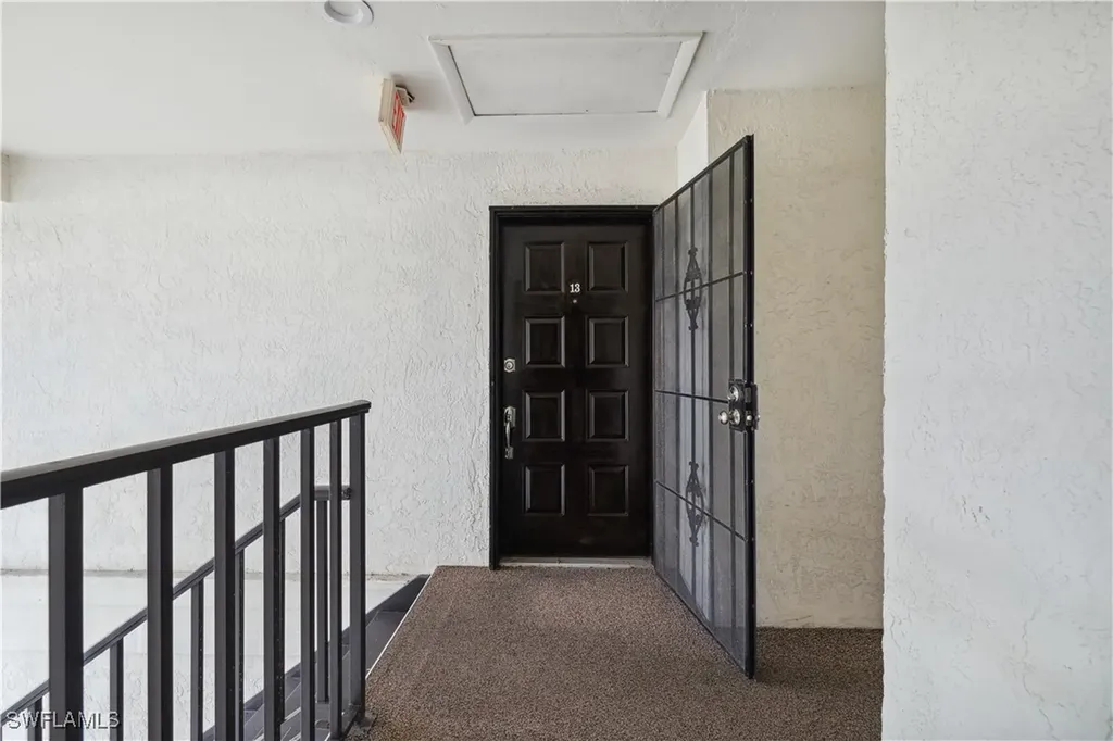 8121 S Woods Circle Fort Myers FL 33919