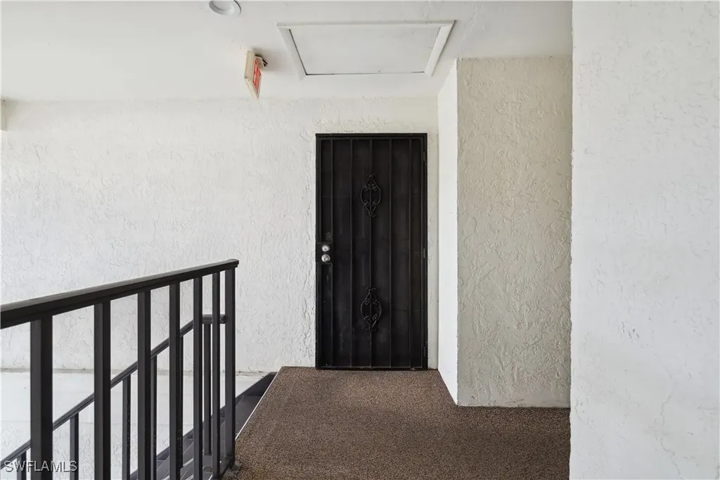 8121 S Woods Circle Fort Myers FL 33919