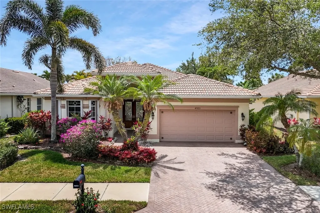 4923 Cerromar Drive Naples FL 34112