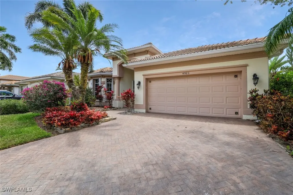 4923 Cerromar Drive Naples FL 34112