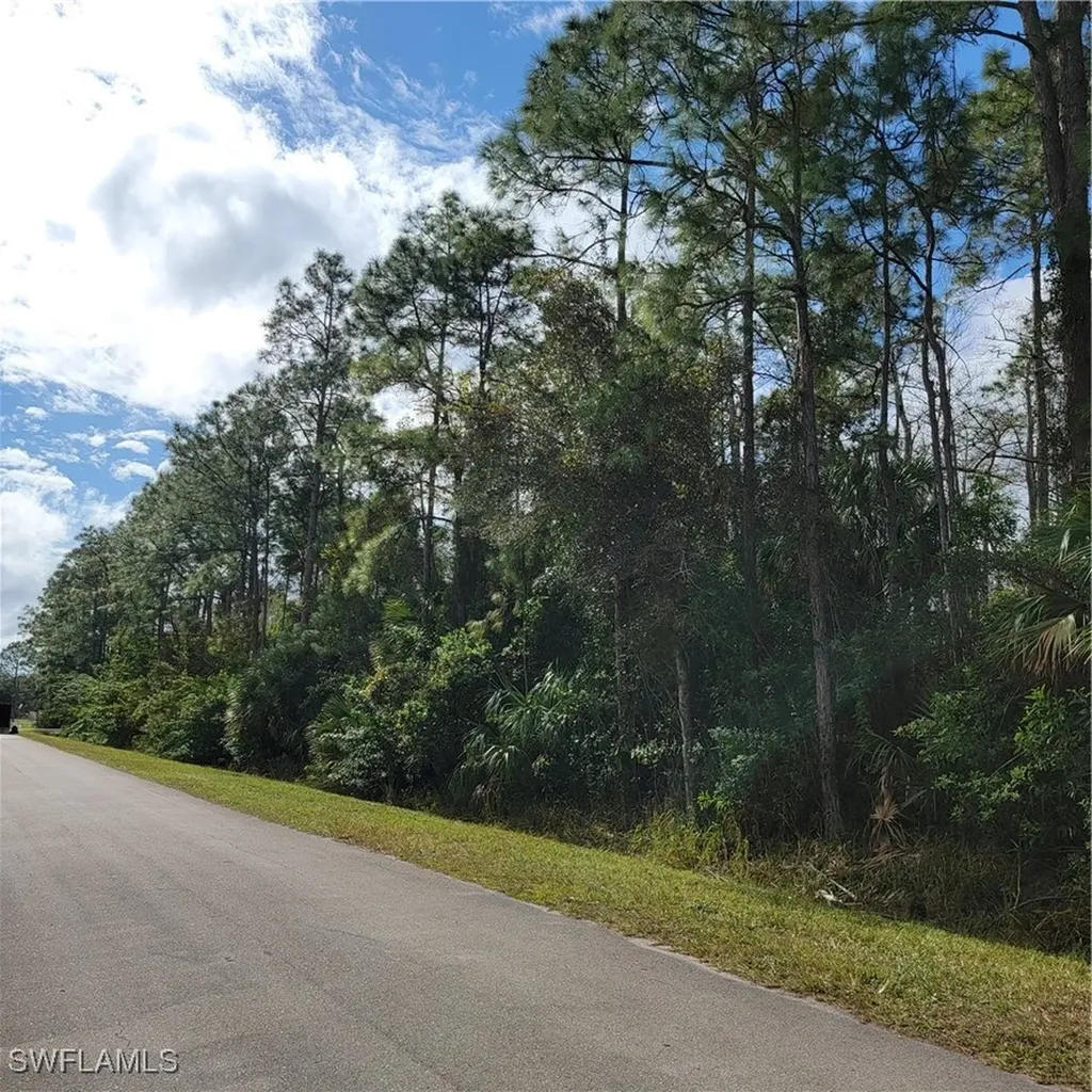 2ND Street NE Naples FL 34120