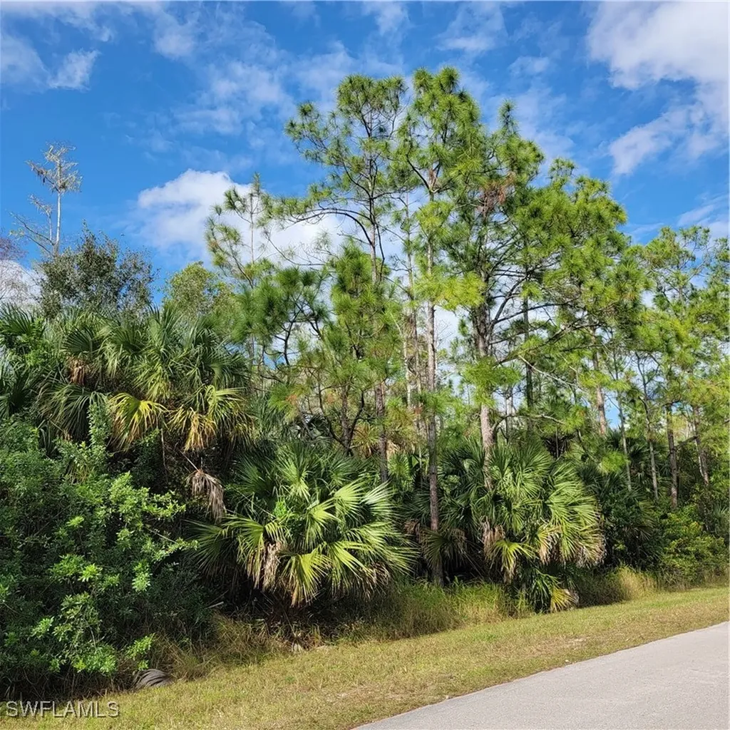 2ND Street NE Naples FL 34120