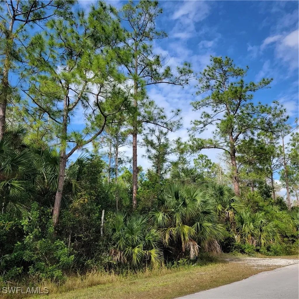 2ND Street NE Naples FL 34120