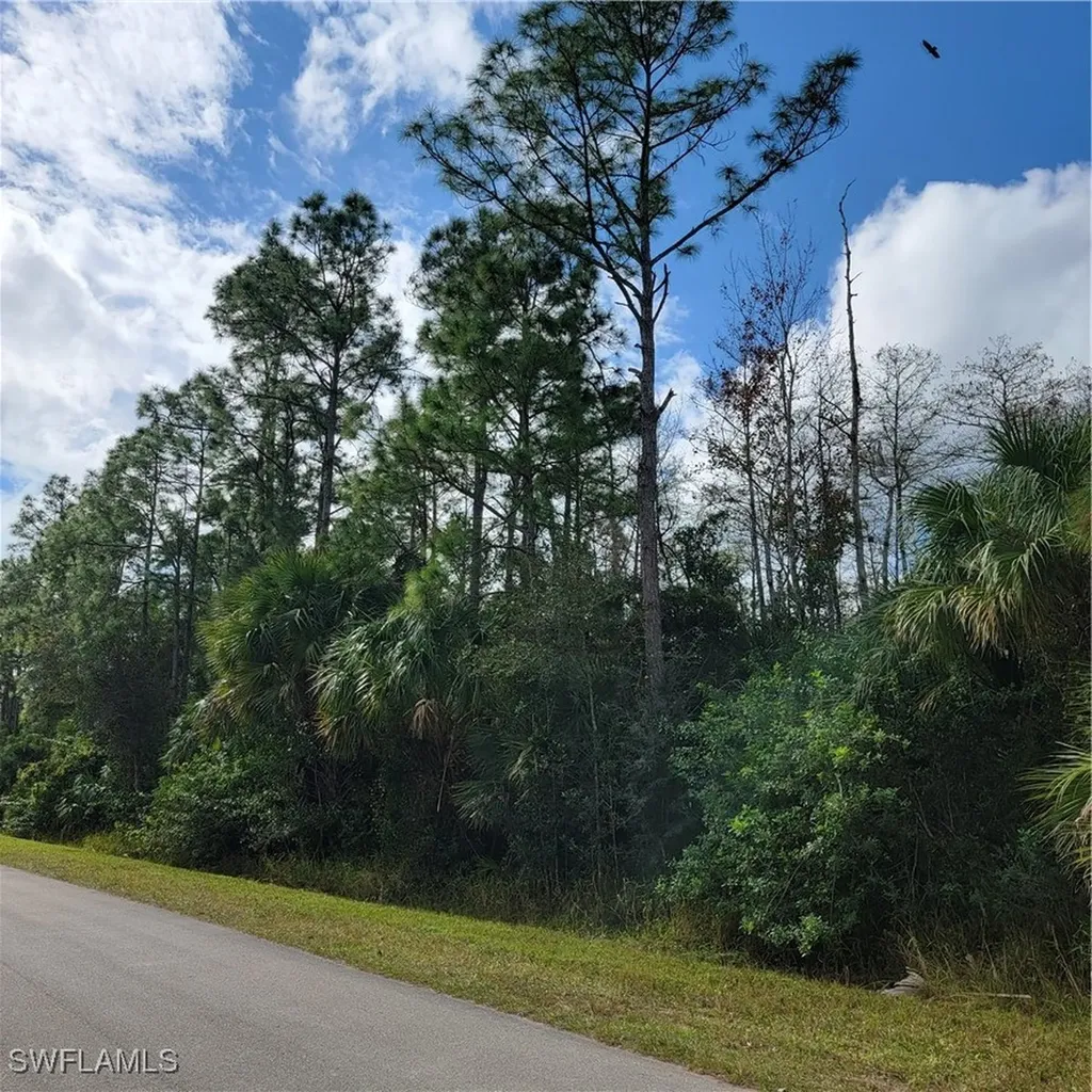 2ND Street NE Naples FL 34120
