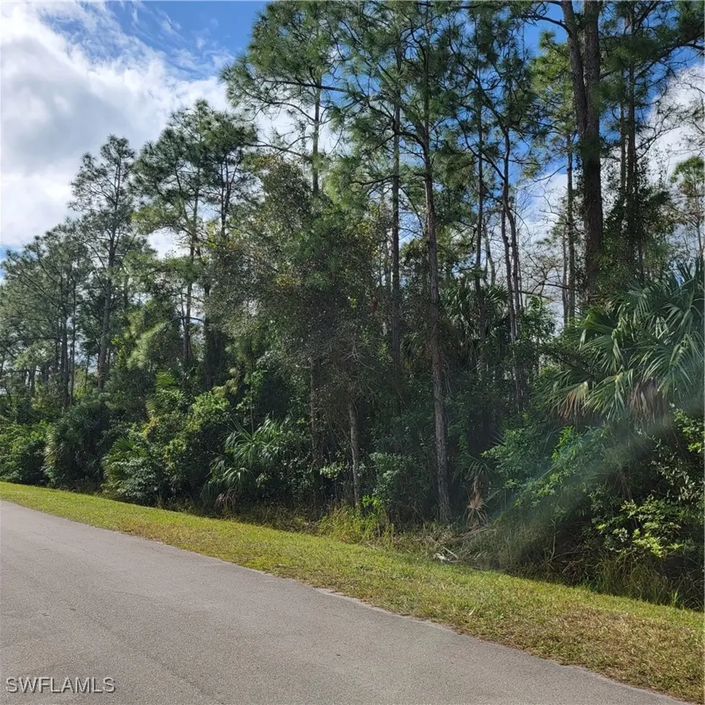 2ND Street NE Naples FL 34120