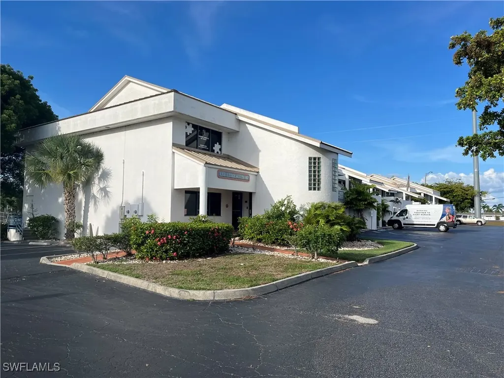 2804 Del Prado Boulevard S Cape Coral FL 33904