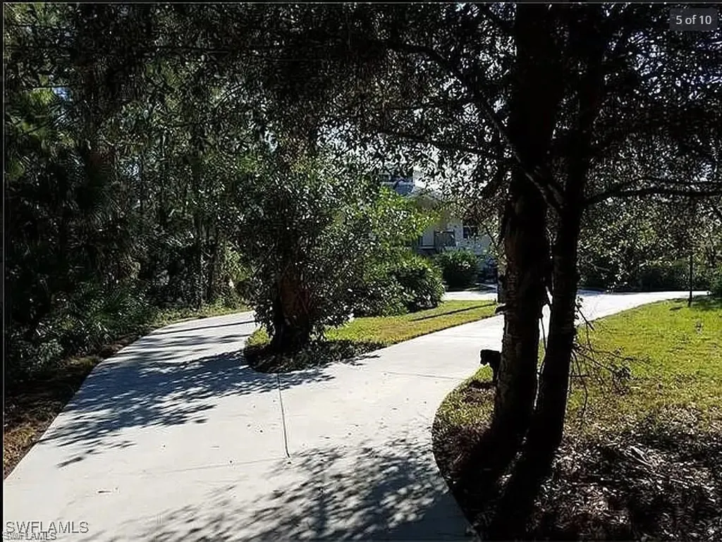880 18th Street NE Naples FL 34120