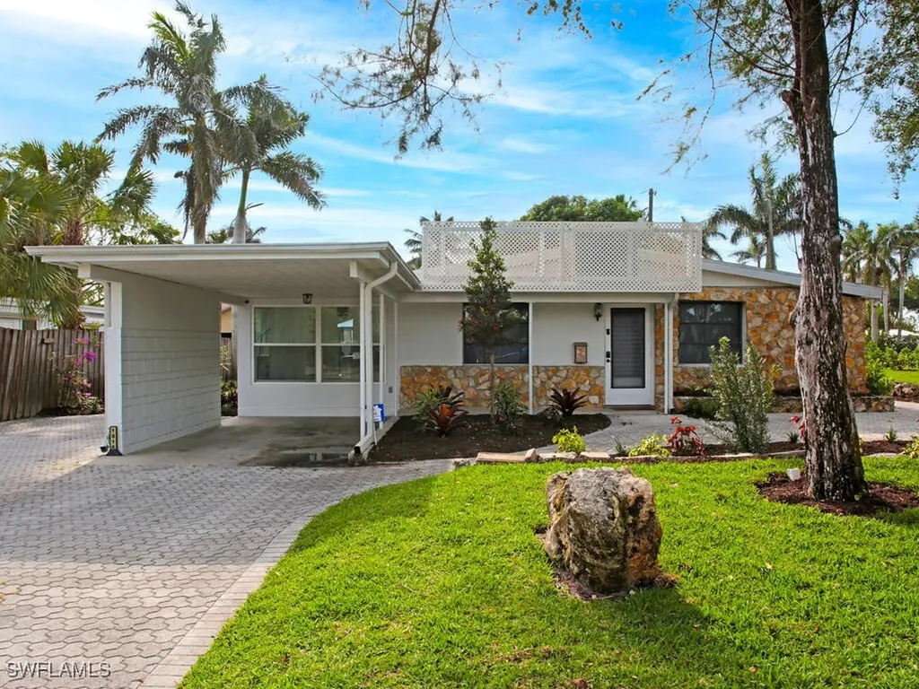 Naples FL, 1014 Broad Avenue N