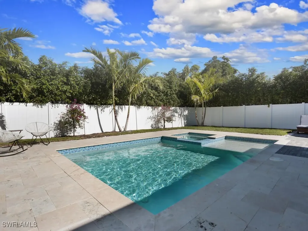 Naples FL, 1279 10th Avenue N