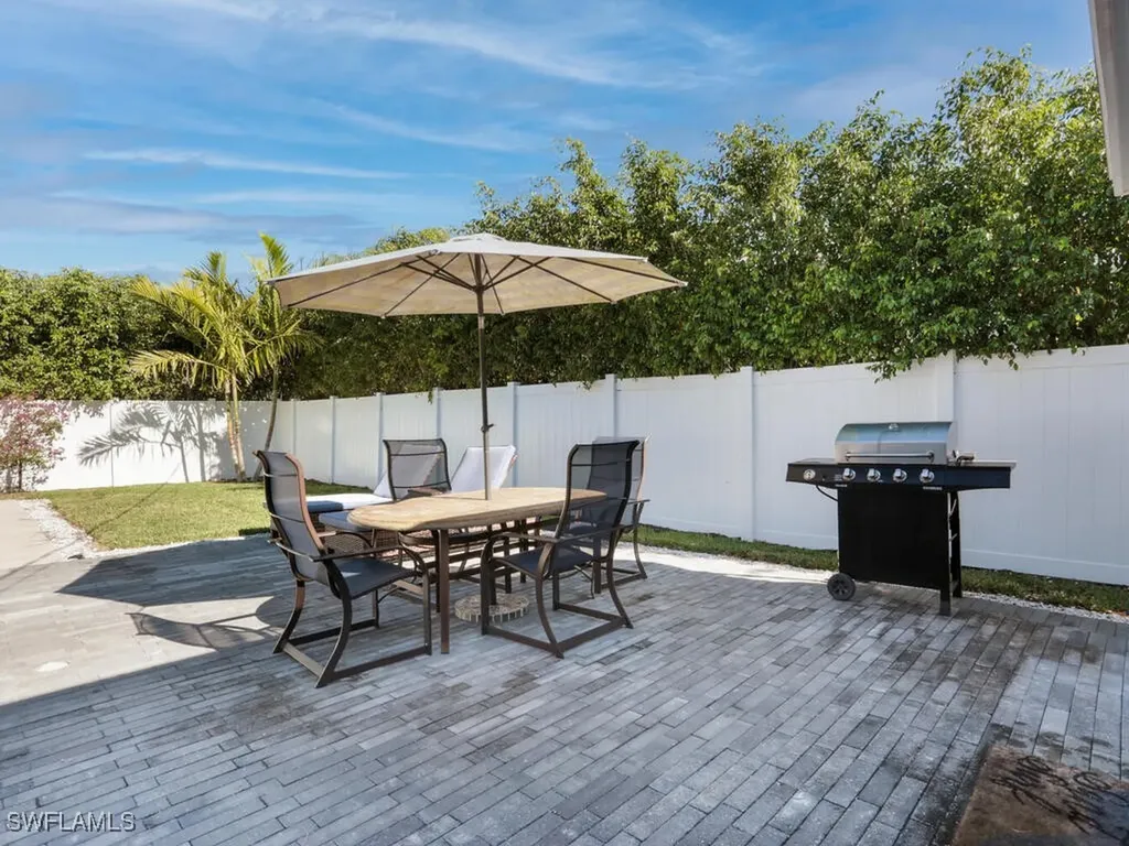 1279 10th Avenue N Naples FL 34102