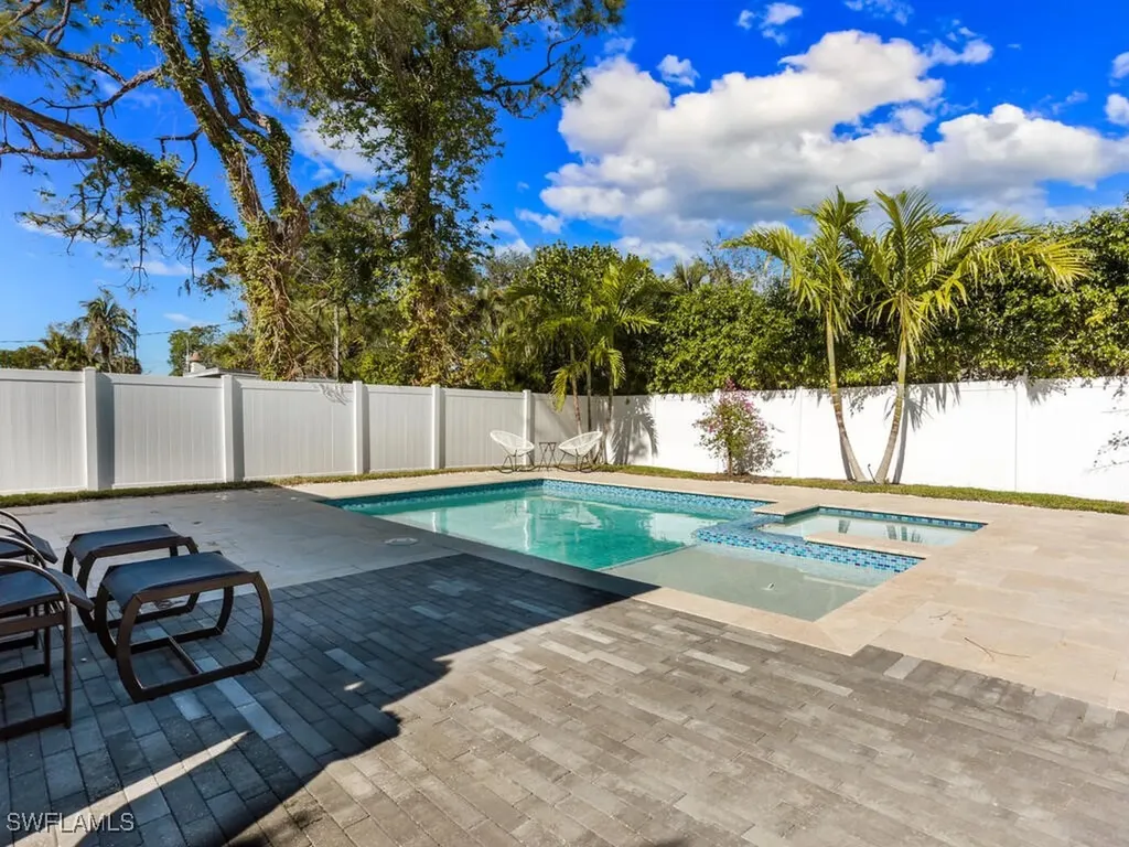 1279 10th Avenue N Naples FL 34102