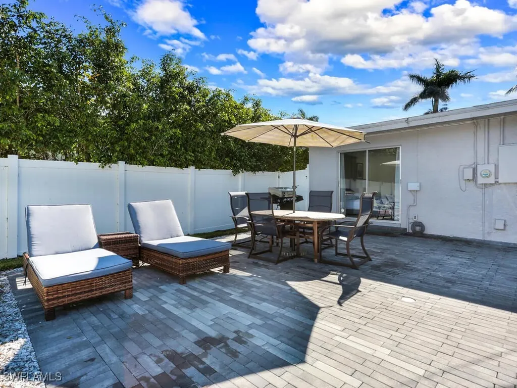 1279 10th Avenue N Naples FL 34102