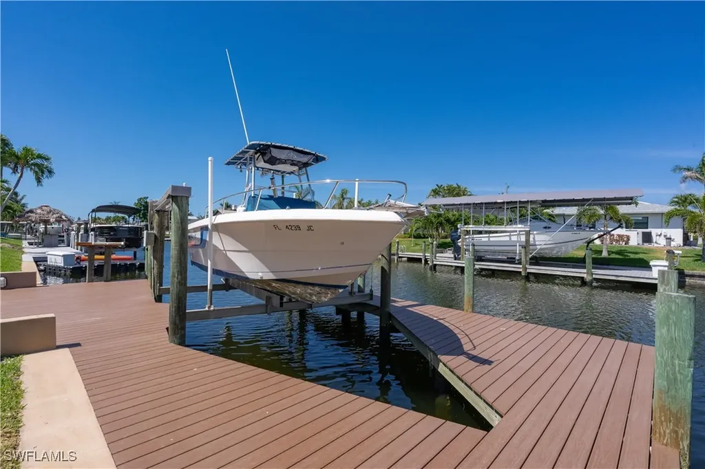 5228 SW 8th Court Cape Coral FL 33914