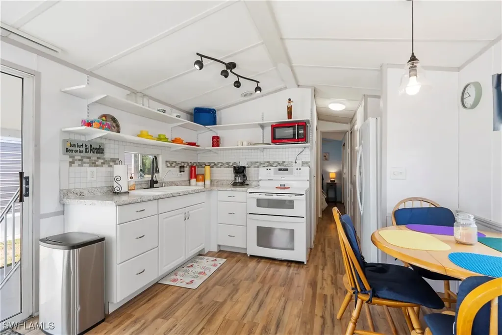 242 Caravan Circle North Fort Myers FL 33903