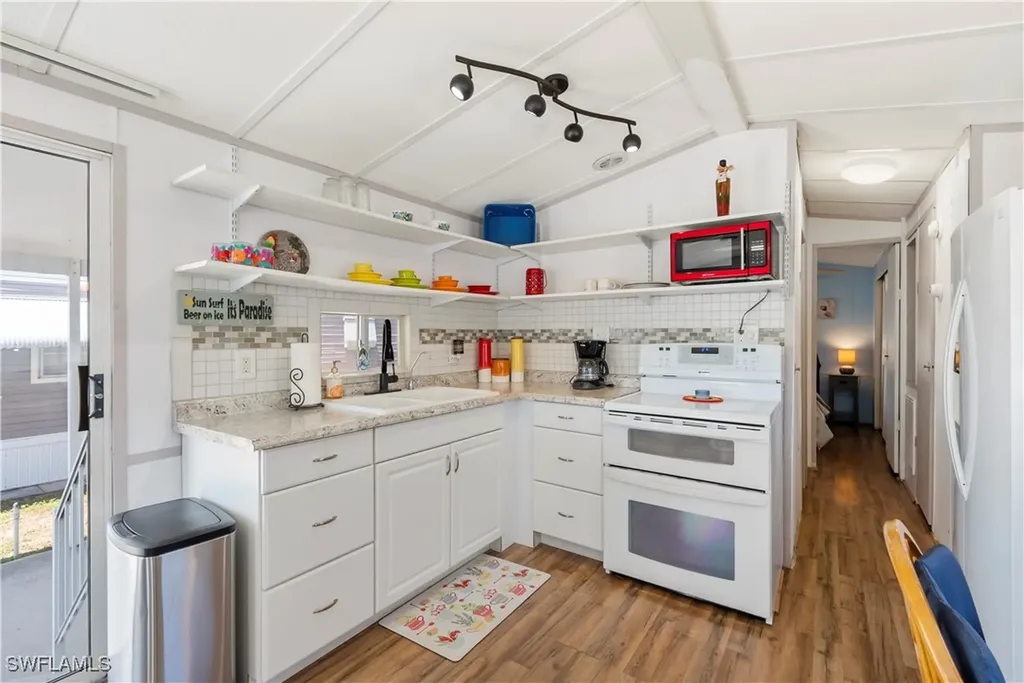 242 Caravan Circle North Fort Myers FL 33903