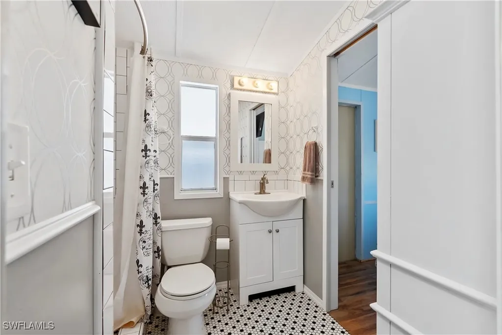 242 Caravan Circle North Fort Myers FL 33903