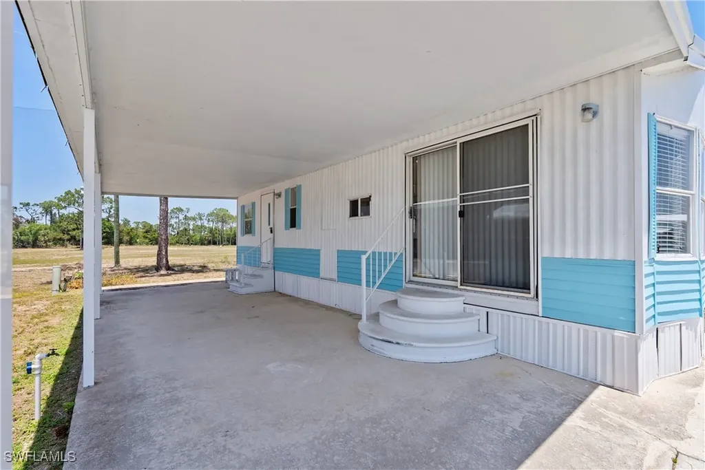 242 Caravan Circle North Fort Myers FL 33903