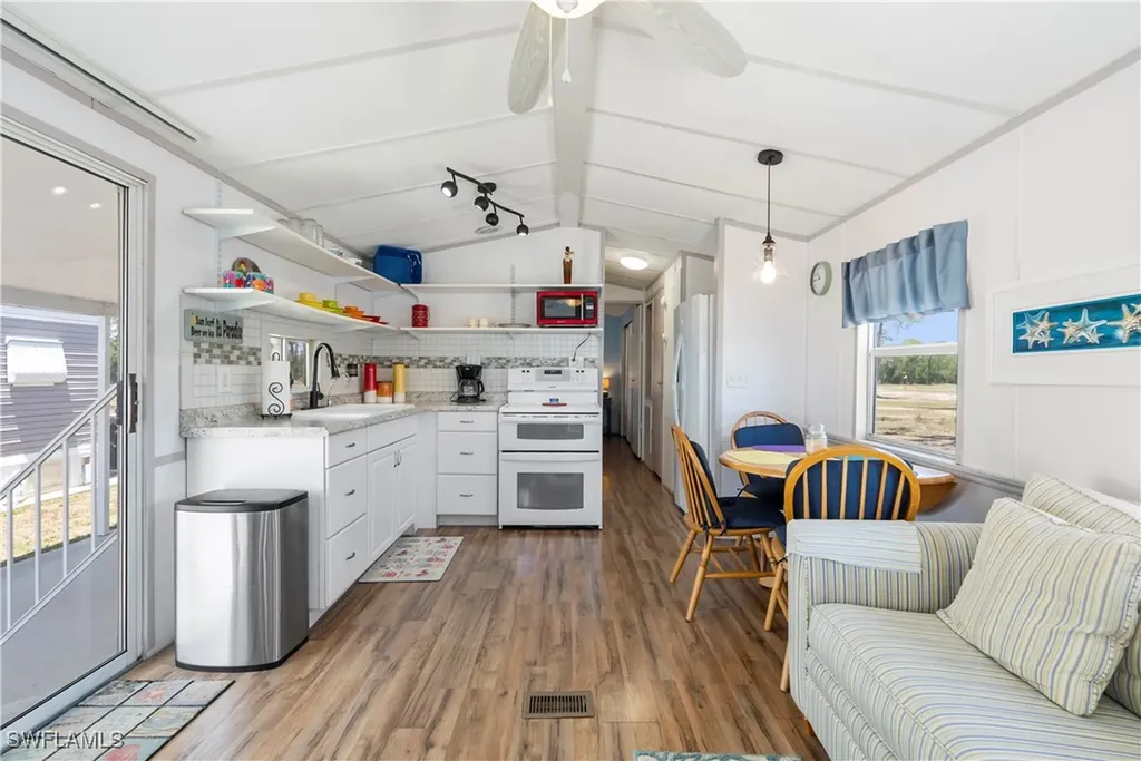 242 Caravan Circle North Fort Myers FL 33903