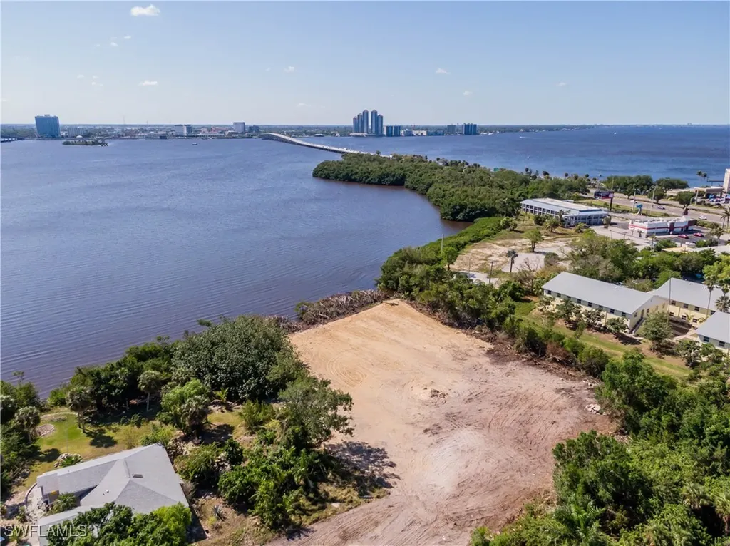 1059 River Road North Fort Myers FL 33903