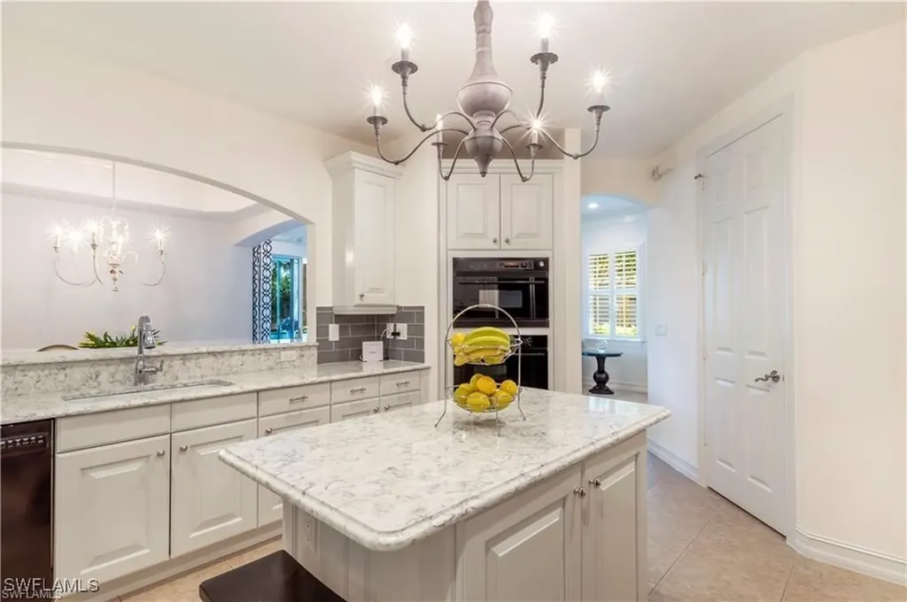 2864 Tiburon Boulevard E Naples FL 34109