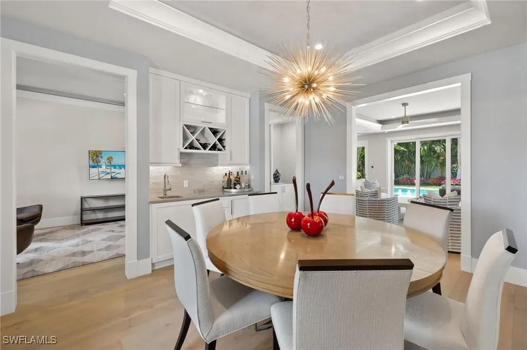 655 7th Avenue N Naples FL 34102