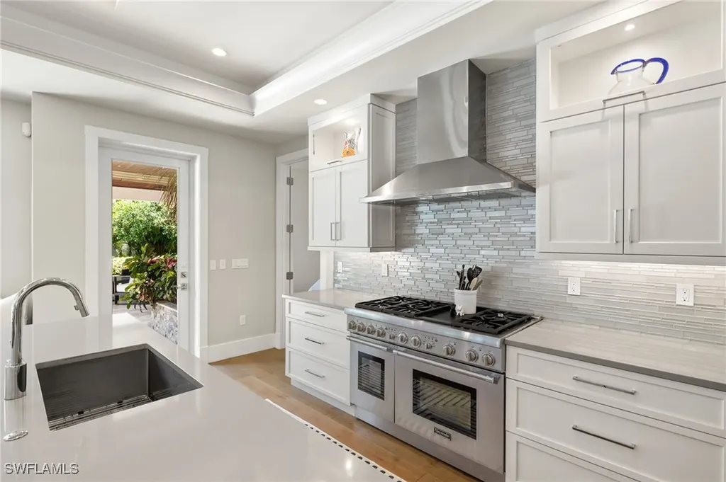 655 7th Avenue N Naples FL 34102