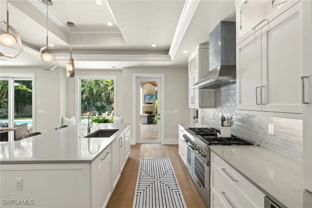 655 7th Avenue N Naples FL 34102