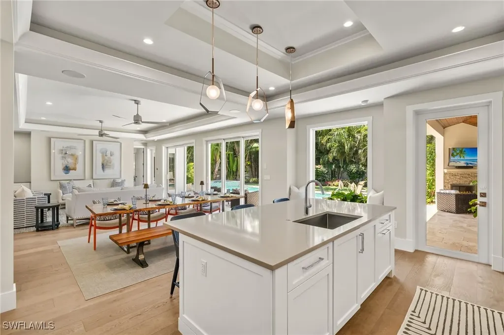 655 7th Avenue N Naples FL 34102