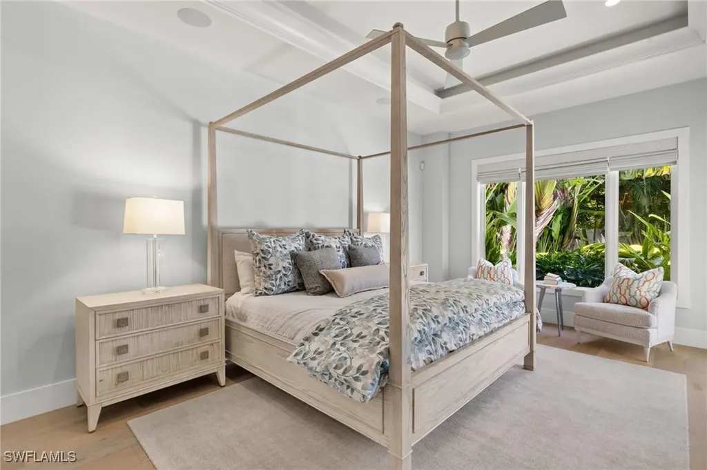 655 7th Avenue N Naples FL 34102