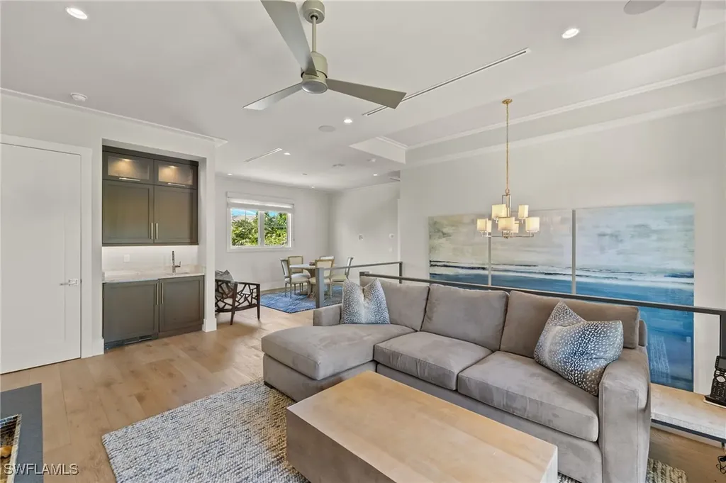 655 7th Avenue N Naples FL 34102