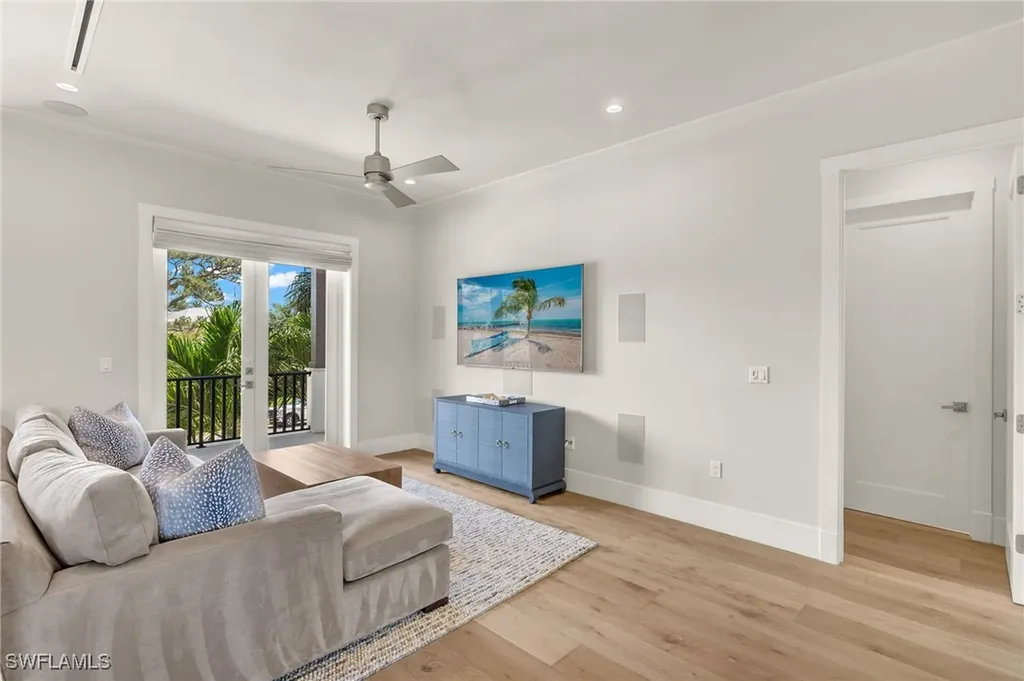 655 7th Avenue N Naples FL 34102
