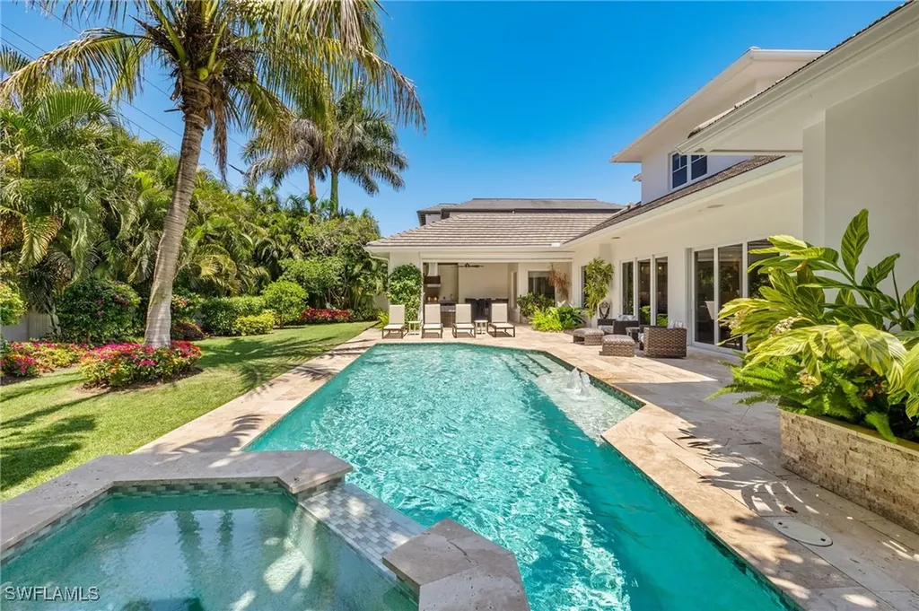 655 7th Avenue N Naples FL 34102