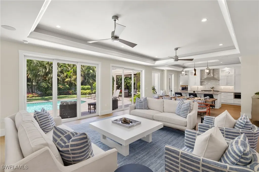 655 7th Avenue N Naples FL 34102