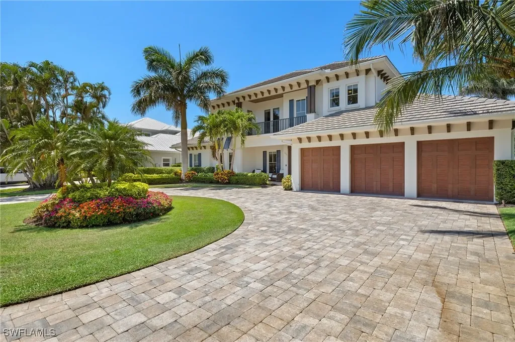 655 7th Avenue N Naples FL 34102