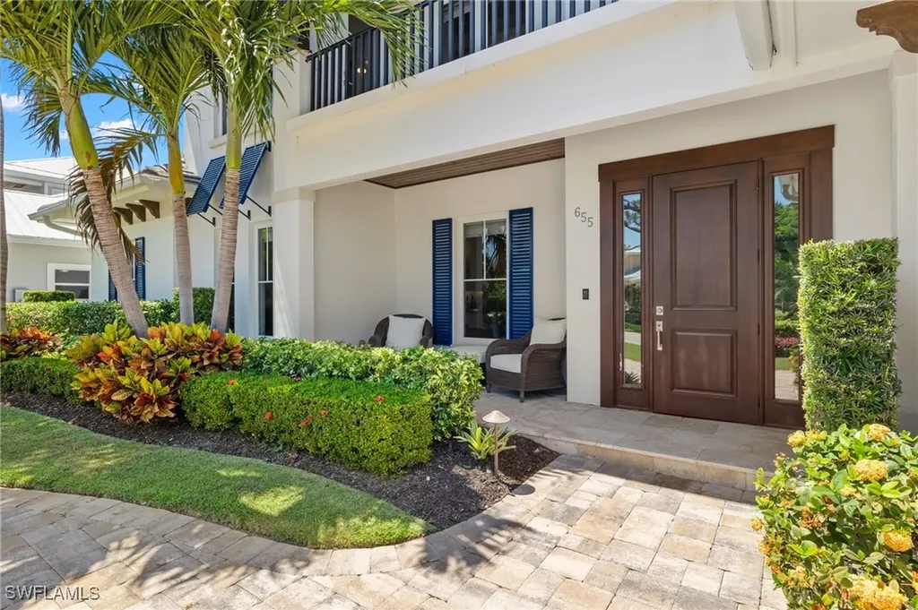 655 7th Avenue N Naples FL 34102