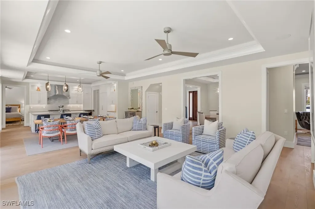 655 7th Avenue N Naples FL 34102