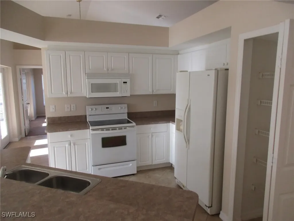 3303 SW 8th Court Cape Coral FL 33914