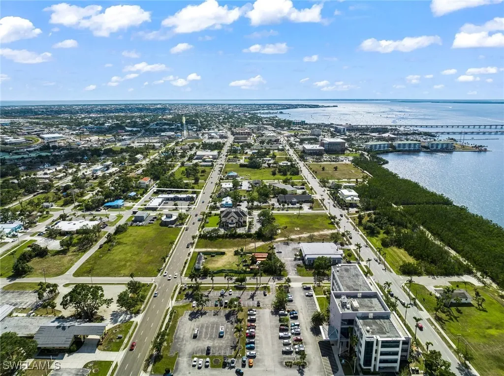 525 E Olympia Avenue Punta Gorda FL 33950