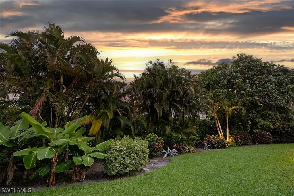 636 Park Shore Drive Naples FL 34103