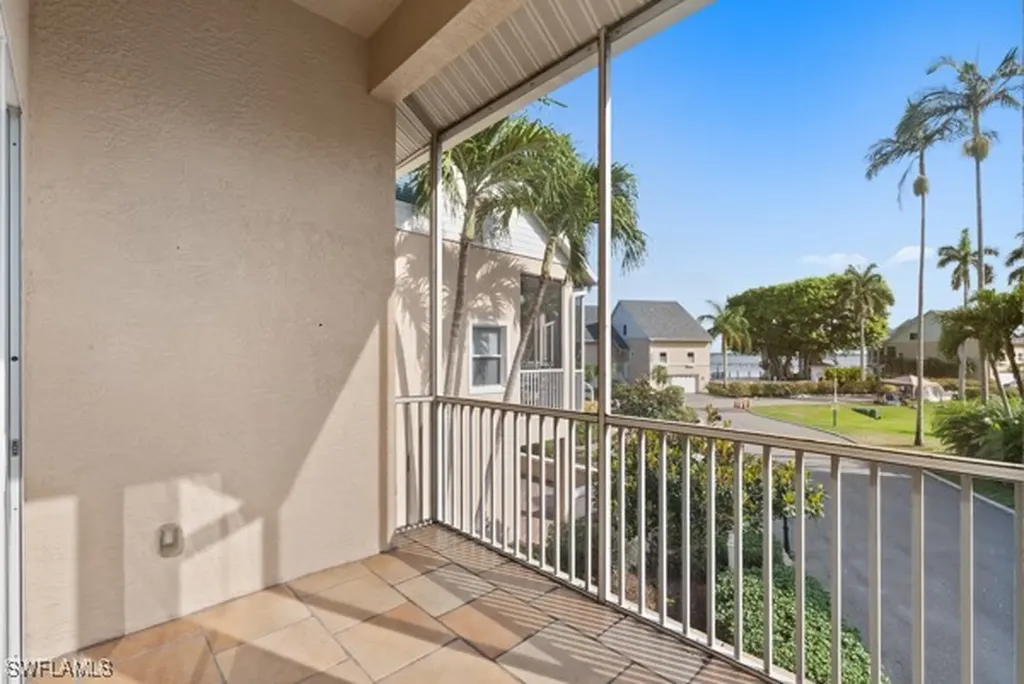 819 James Street Fort Myers FL 33916