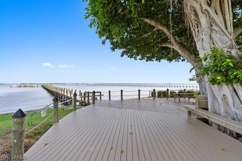 819 James Street Fort Myers FL 33916
