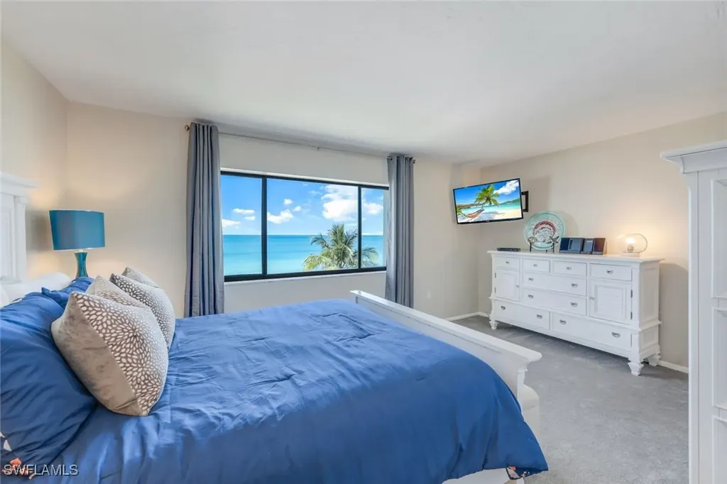 10475 Gulfshore Drive Naples FL 34108-2053