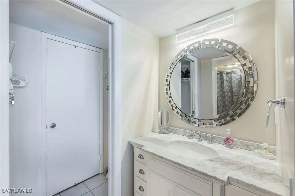 10475 Gulfshore Drive Naples FL 34108-2053