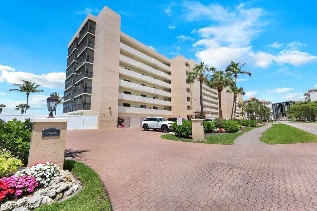 10475 Gulfshore Drive Naples FL 34108-2053