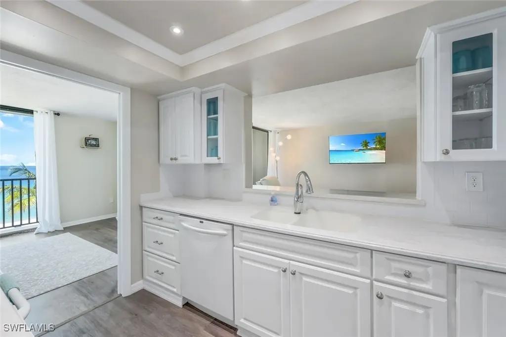 10475 Gulfshore Drive Naples FL 34108-2053