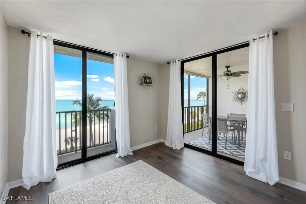 10475 Gulfshore Drive Naples FL 34108-2053