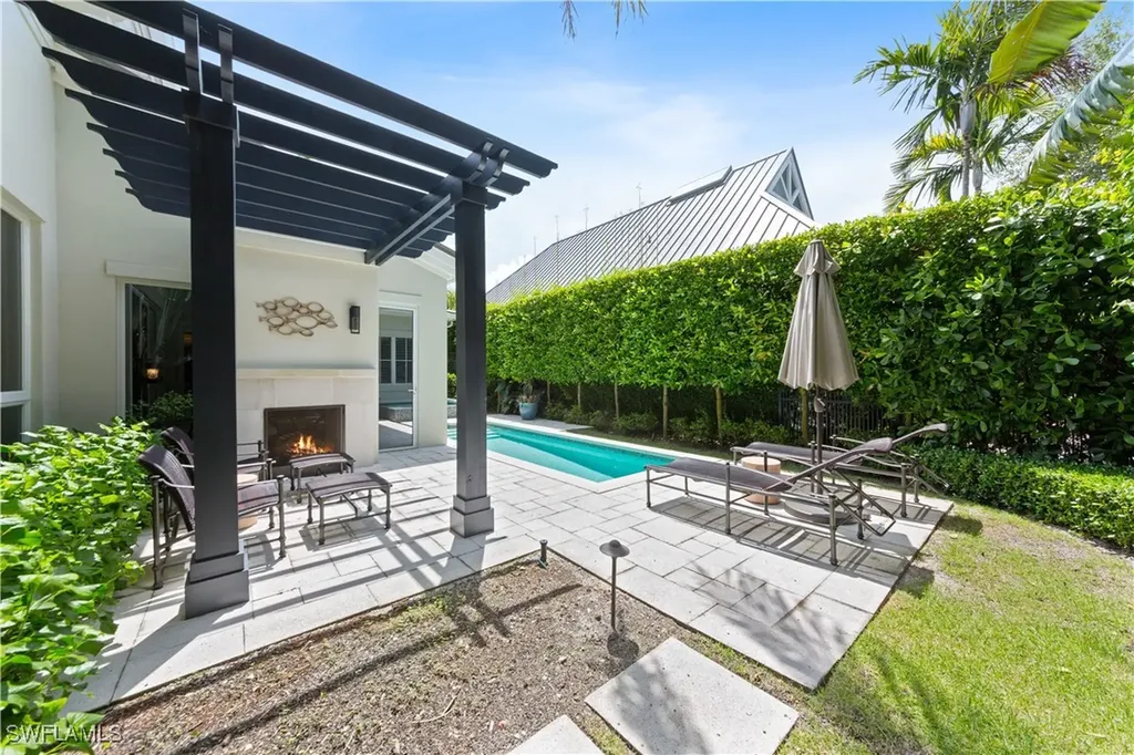 500 3rd Avenue N Naples FL 34102