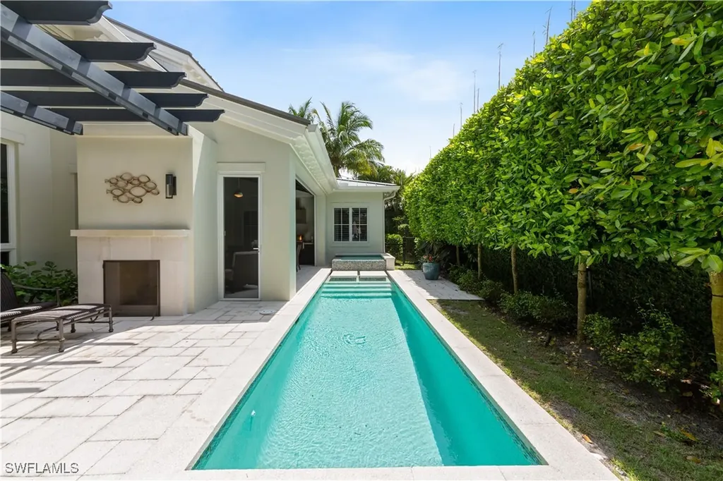 500 3rd Avenue N Naples FL 34102