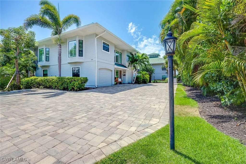 392 7th Avenue S Naples FL 34102